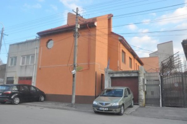 Administratorul trimis în judecată pentru şantaj, lăsat în libertate